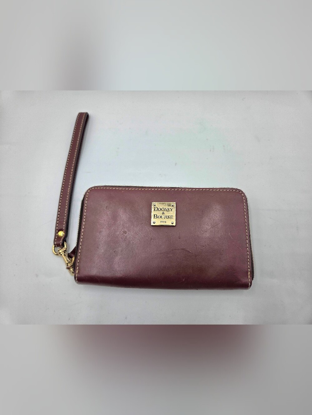 Dooney Bourke Leather Zip Around Women's Pre-Owned Wallet Wine.